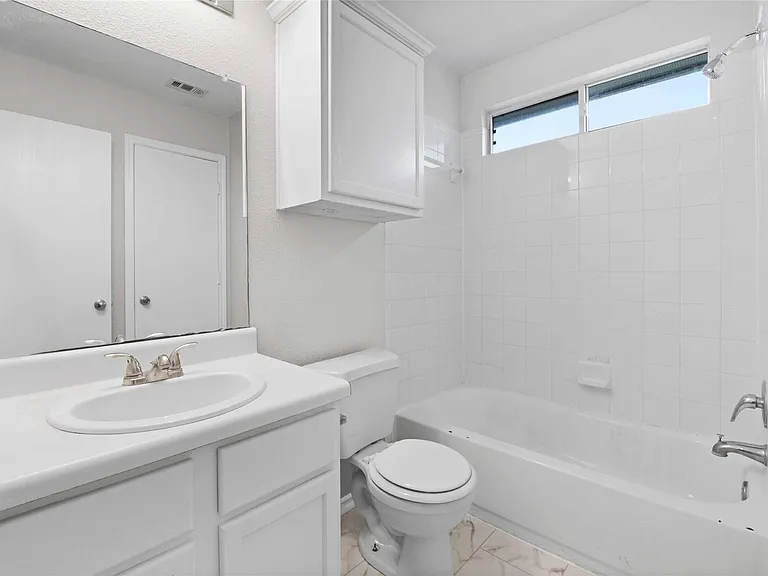 112 Ames Cv — Photo 13