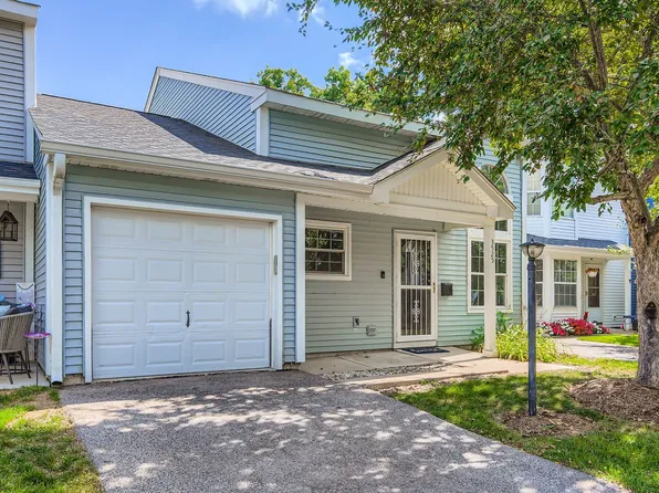 3525 Southport Dr, Island Lake, IL 60042