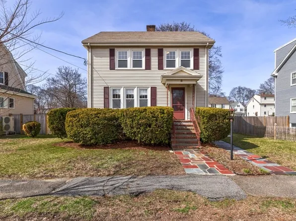 8 Smith Ave, Reading, MA 01867