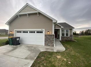 265 Farmstead Dr, Slinger, WI 53086