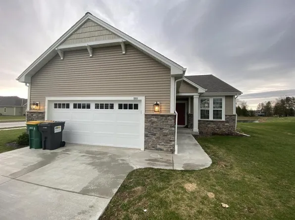 265 Farmstead Dr, Slinger, WI 53086