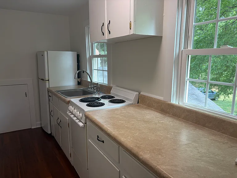 639 E Iredell Ave #2 — Photo 6