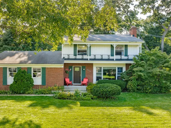 6692 Spruce Dr, Bloomfield Hills, MI 48301