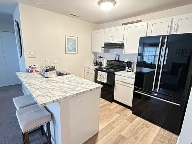 7 Chesapeake Dr #7 — Photo 1