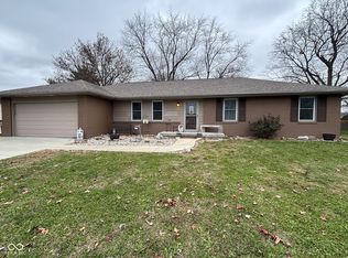 950 Cottonwood Dr, Columbus, IN 47203