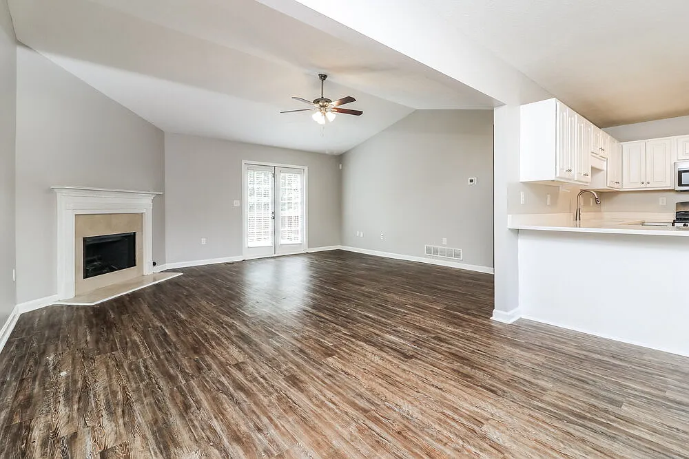 3 bed, 2.0 bath, 1571 sqft, $2,010 — Photo 4