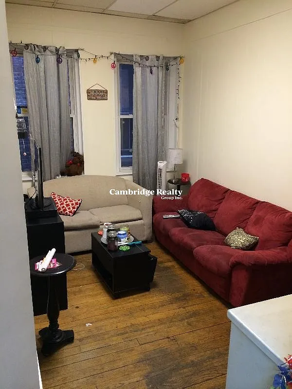 3 bed, 1.0 bath, 785 sqft, $3,750 — Photo 3