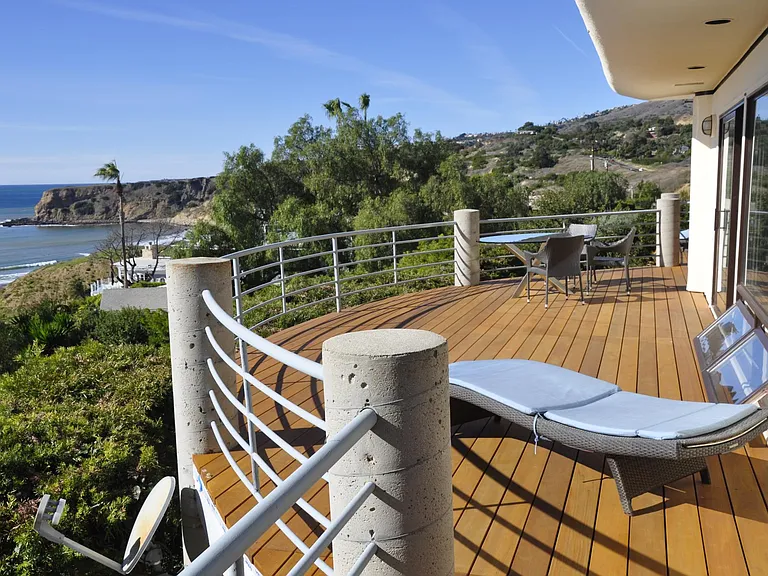 92 Yacht Harbor Dr — Photo 2