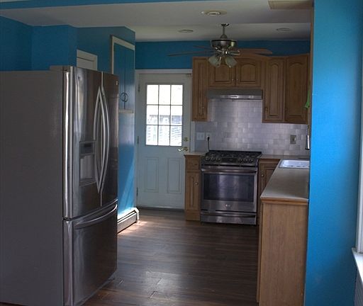 3rd image of 28 Crane St
