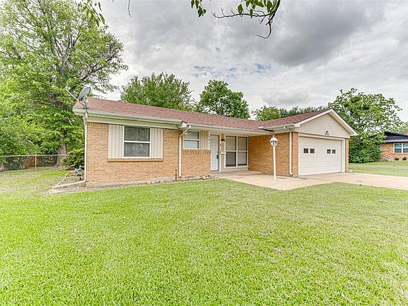 3rd image of 1411 Skyline Dr
