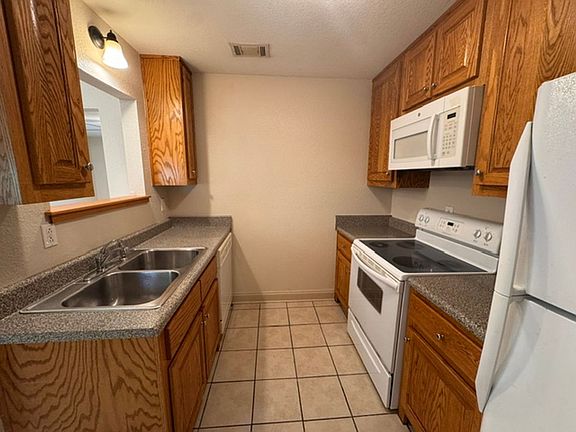 5th image of 816 N Greenwood St #F