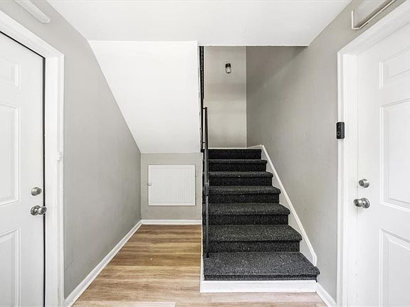 2nd image of 1627 Line Cir