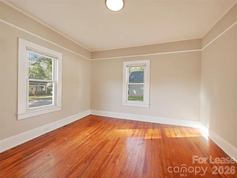 303 York Ave — Photo 12