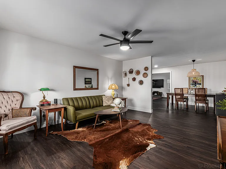 2200 N Los Altos Dr — Photo 12