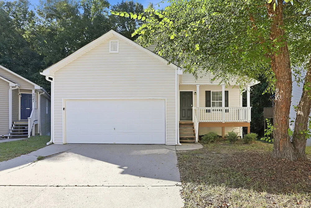 3 bed, 2.0 bath, 1216 sqft, $1,700 — Photo 2