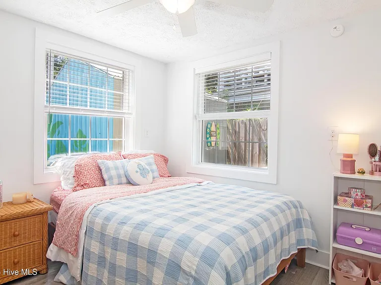 21 W Henderson St — Photo 29