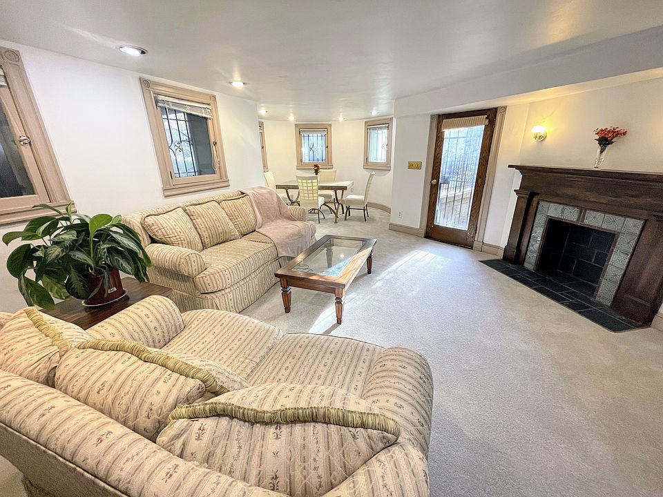 Photo captions
Garden-level apartment in beautiful, historic Victorian rowhouse. Being a corner unit, including this rounded turret area, it gets lots of natural light.