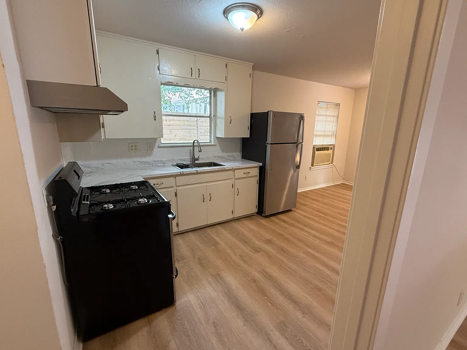 2 bed, 800 sqft, $1,750 — Photo 3