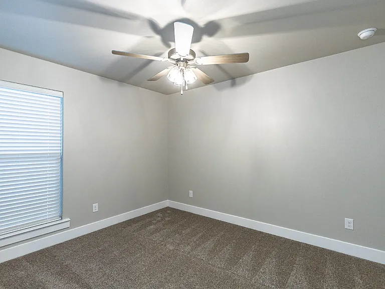 13605 Avenue R — Photo 10