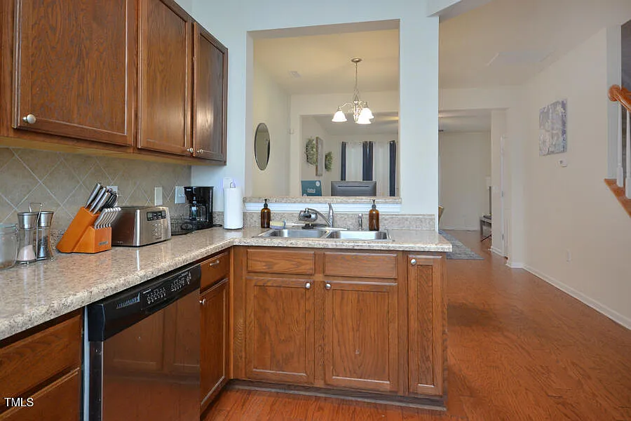2 bed, 2.5 bath, $1,800 — Photo 4