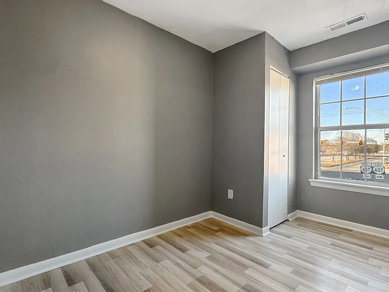 1100 Wilson Rd — Photo 7