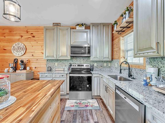 3rd image of 634 Stockton Dr