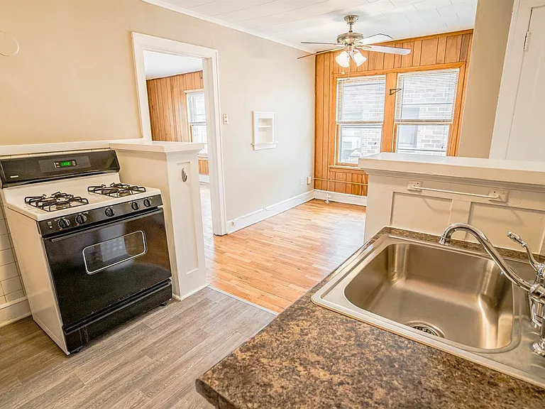 1319 Grand Ave. — Photo 10