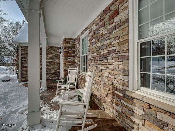 5th image of 39 Oakwood Dr