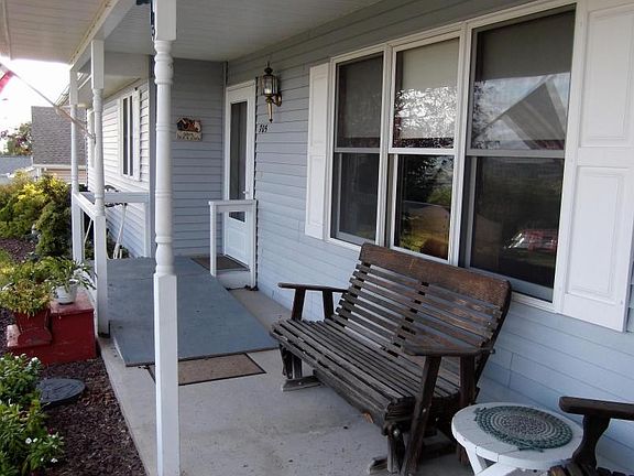 3rd image of 705 Vista Heights Dr