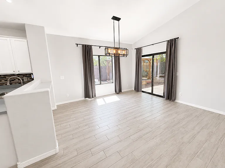 1207 W Carson Rd — Photo 9