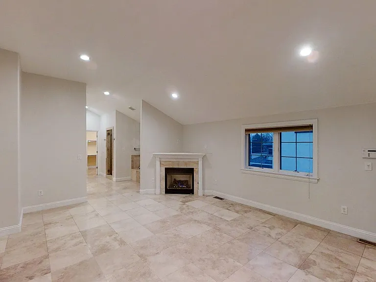 545 Monroe St — Photo 18