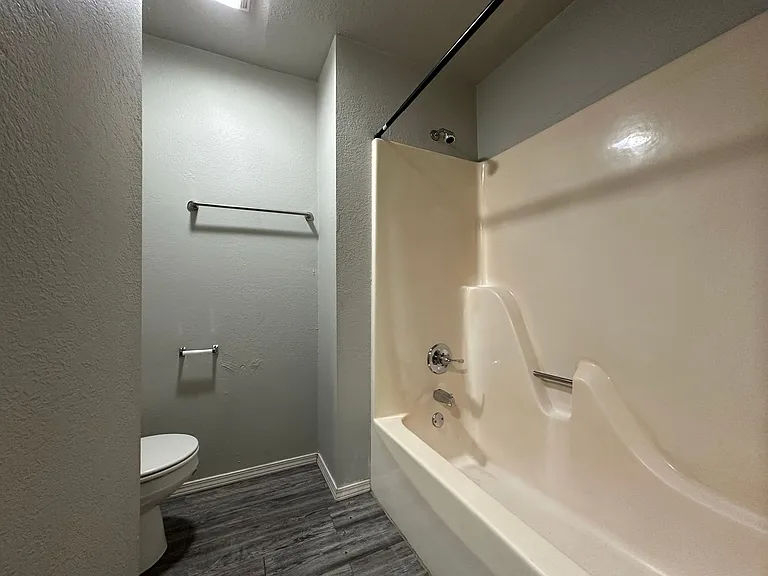 Pavilion Place Apartments — Photo 36