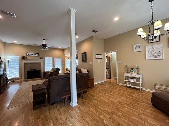 5th image of 1413 Glenwood Dr