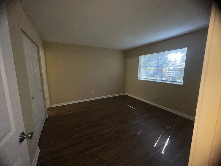 The New Meridian Apartments — Photo 5