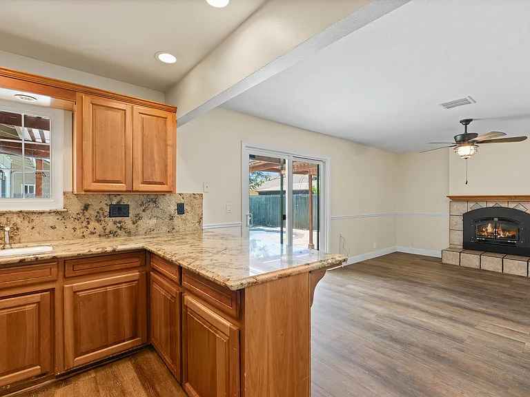 2226 Paloma Ave — Photo 4