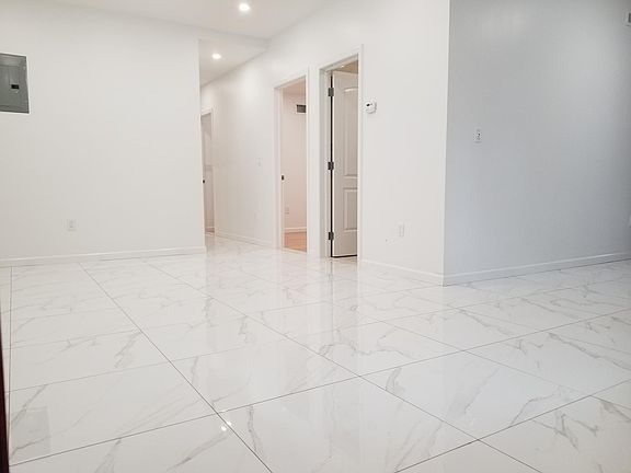 3rd image of 19 Avenue 151 St