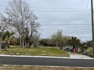 402 Wisteria Ln, Biloxi, MS 39530