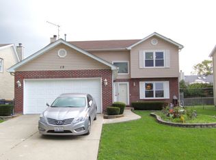 19 Ridge Cir, Streamwood, IL 60107