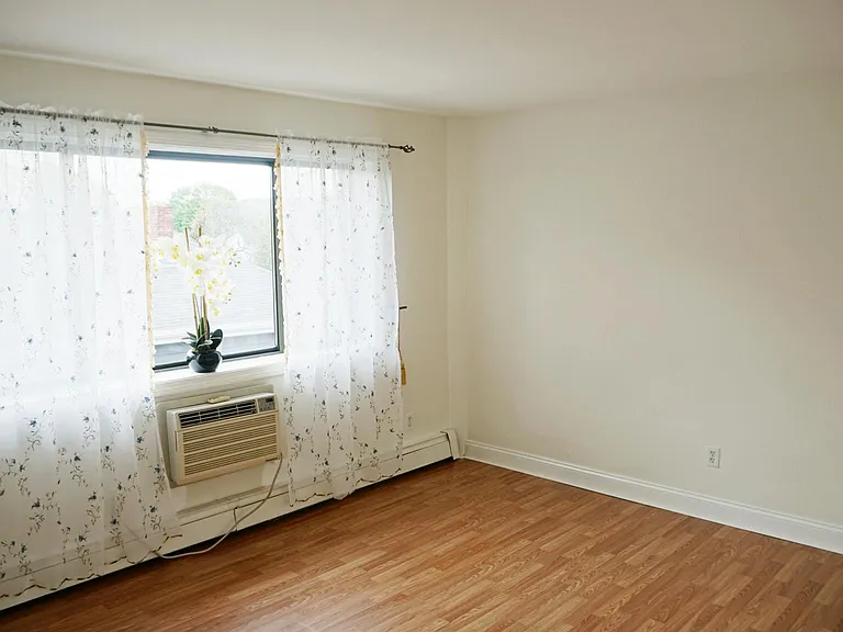 41 Walnut St #44 — Photo 9