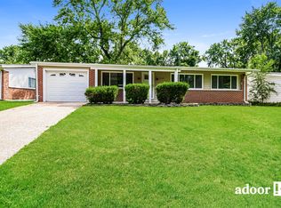 2680 N Waterford Dr, Florissant, MO 63033