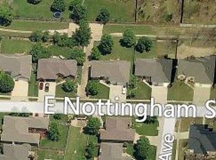 1002 E Nottingham Ln, Springfield, MO 65810