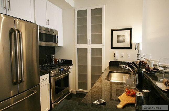 1st image of 320 W 38th St APT 209
