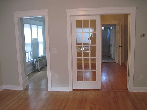 2nd image of 225 W Loucks St