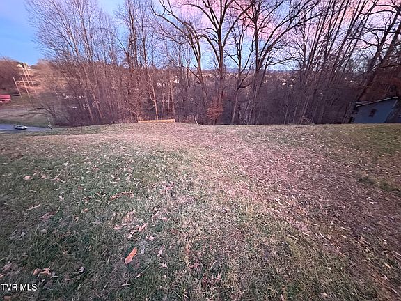 3rd image of 714 Turnpike Ct