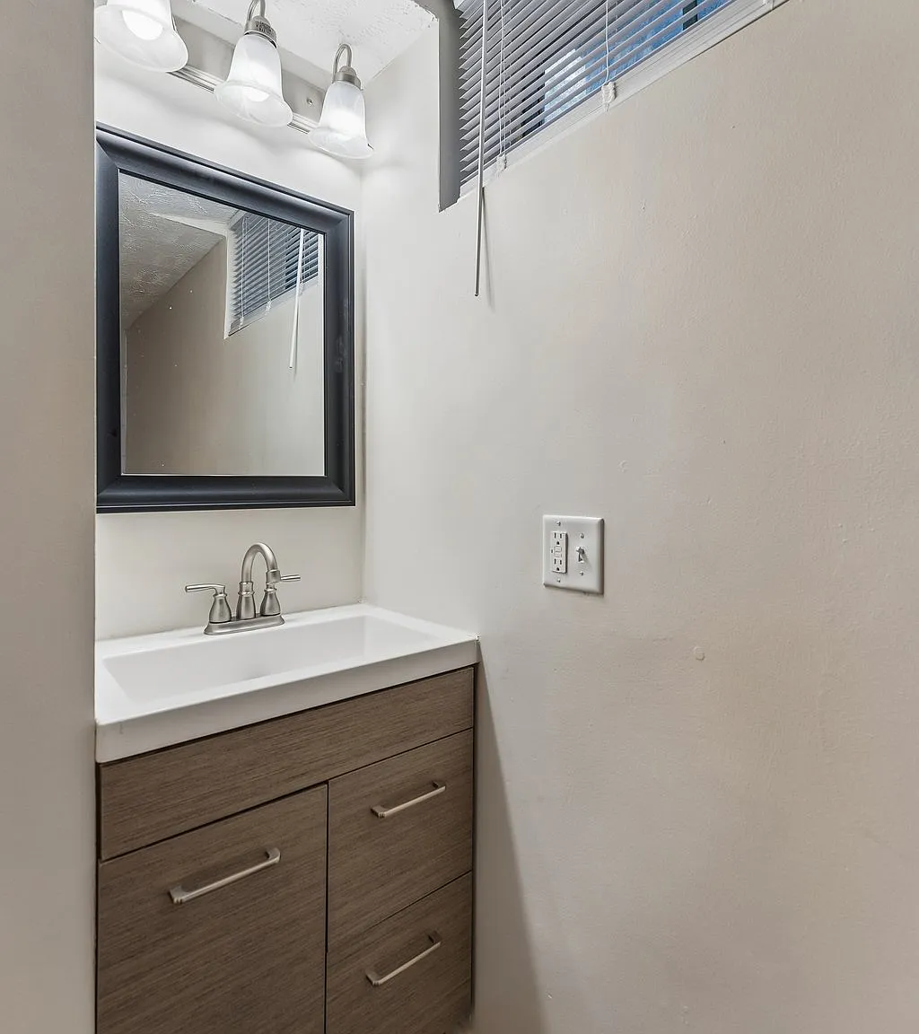 3 bed, 1800 sqft, $1,975 — Photo 4