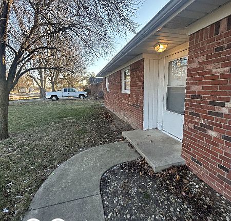 5th image of 330 Park St