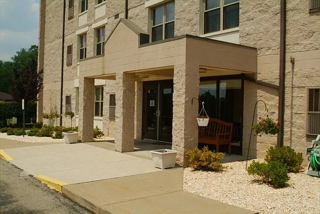 Plum Creek Acres Apartments — Photo 2