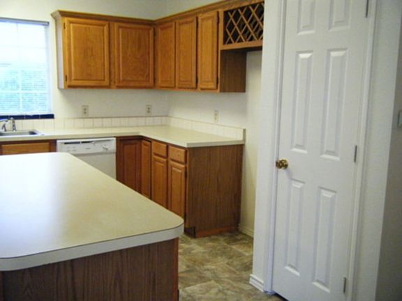 3rd image of 136 Boulder Creek Dr