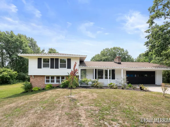14788 Leonard St, Spring Lake, MI 49456