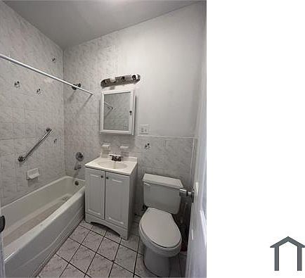 2nd image of 1217 Gilbert Pl #3